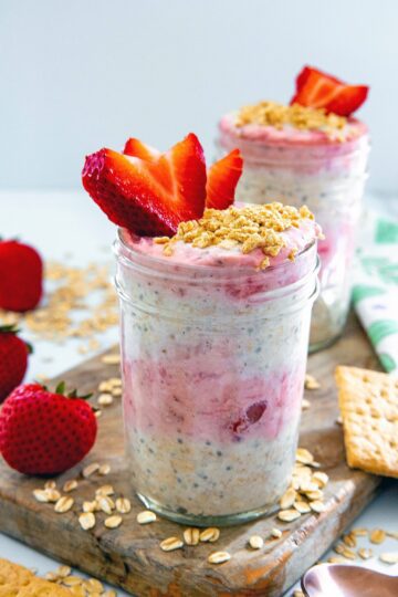 Strawberry Cheesecake Overnight Oats