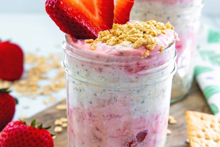 Strawberry Cheesecake Overnight Oats